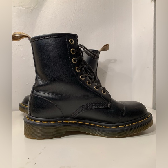 Dr. Marten’s, Smooth Black Leather, Size 37EU 6W. AMAZING CONDITION - Picture 3 of 8